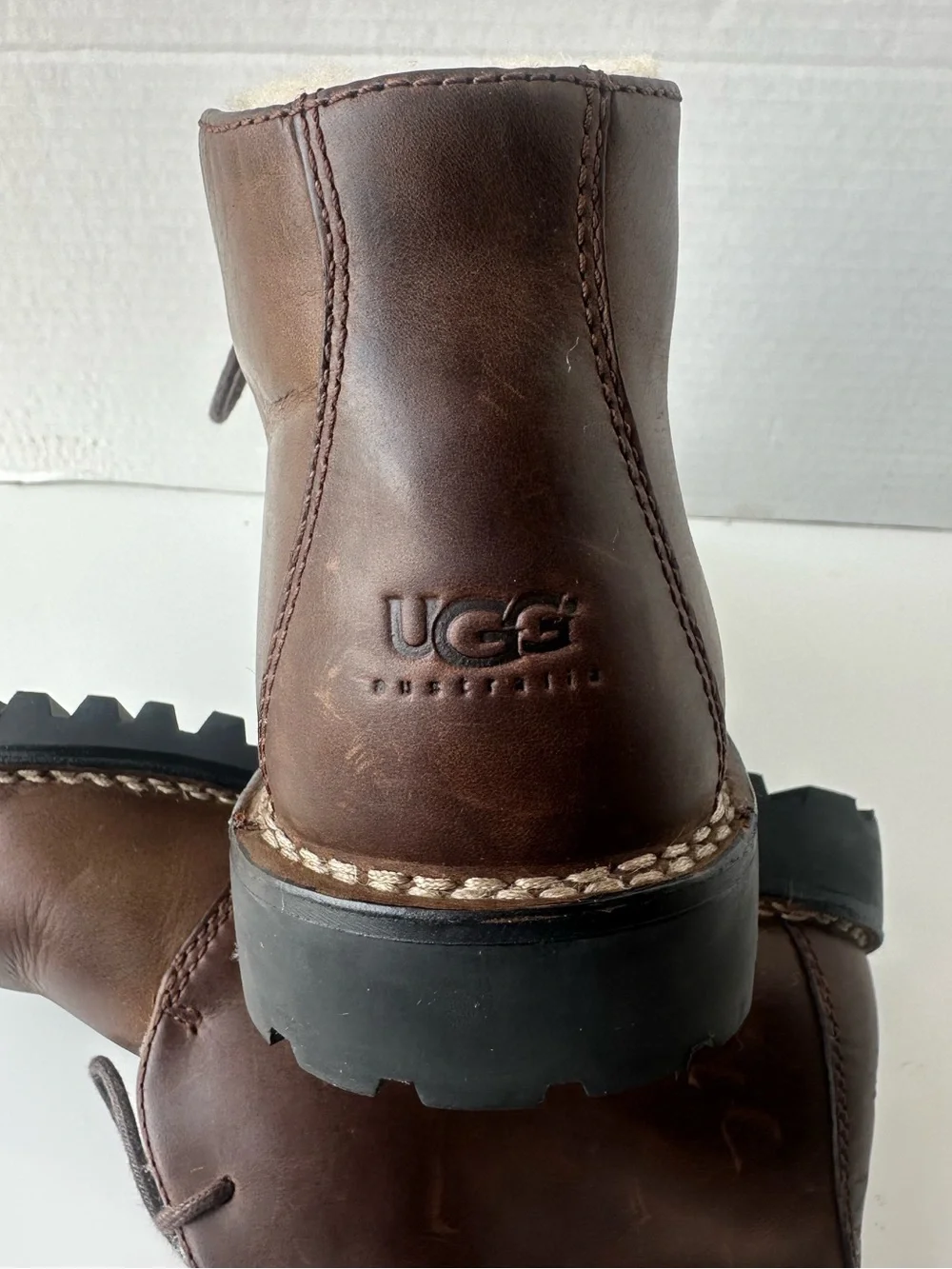 UGG Men's Brown Leather Chukka Boots with Lug Sole Size‎ 9